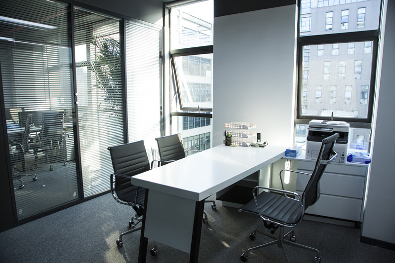 如何通过办公室装修设计提升办公室工作氛围？